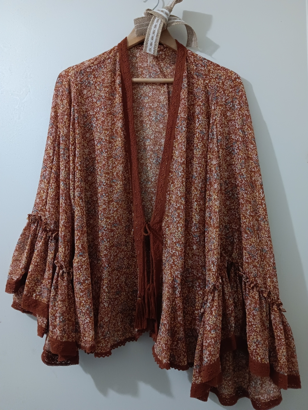 Free People Rust Floral Bell Sleeve Crochet Trim Tassel Tie Front Kimono Medium - Picture 2 of 6